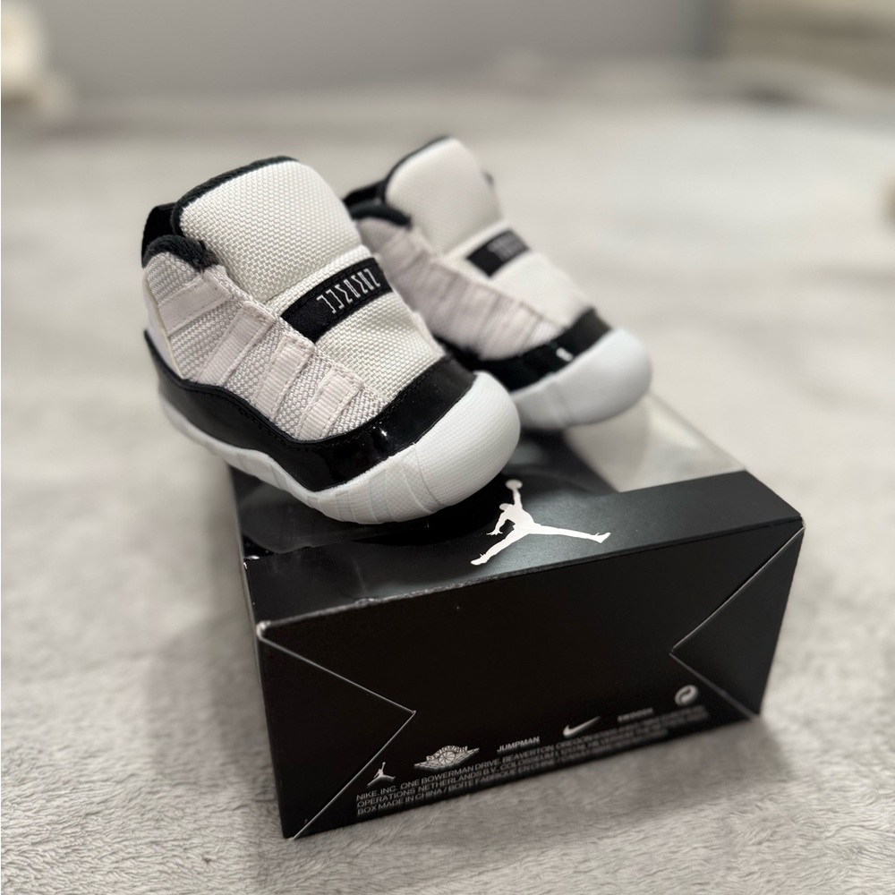 Jordan 11 Crib Bootie - White/Black